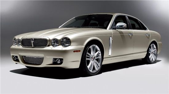 How does the mirror aluminum composite sheets work in car decoration?